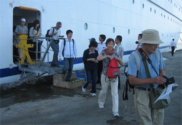 500 khách tàu Hòa Bình cập cảng Đà Nẵng - 1 500 khách tàu Hòa Bình cập cảng Đà Nẵng - 1