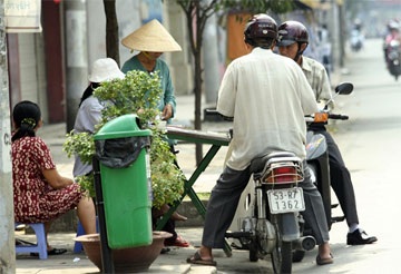 “Tất bật” ngay từ chiều mồng 1 tết - 2