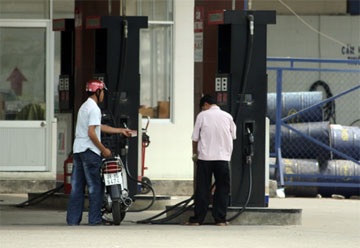 “Tất bật” ngay từ chiều mồng 1 tết - 3