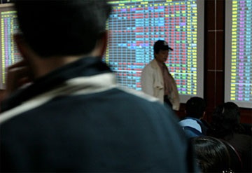 Giao dịch tăng vọt khi VN-Index chạm ngưỡng 520 điểm - 1 Giao dịch tăng vọt khi VN-Index chạm ngưỡng 520 điểm - 1