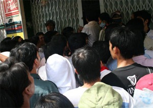 Lại “náo loạn” chuyện vé xe Tết - 2 Lại “náo loạn” chuyện vé xe Tết - 2