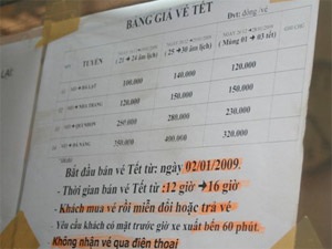 Lại “náo loạn” chuyện vé xe Tết - 1 Lại “náo loạn” chuyện vé xe Tết - 1