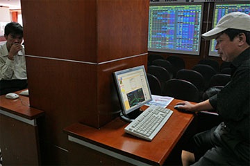 Giao dịch tăng 34%, VN-Index cuối phiên giảm nhẹ - 1 Giao dịch tăng 34%, VN-Index cuối phiên giảm nhẹ - 1