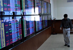 Thanh khoản thấp, 2 sàn đều giảm điểm - 1