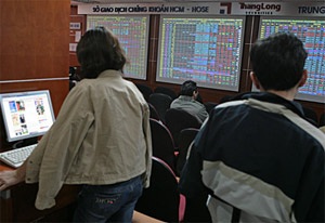 Hai sàn diễn biến trái chiều - 1