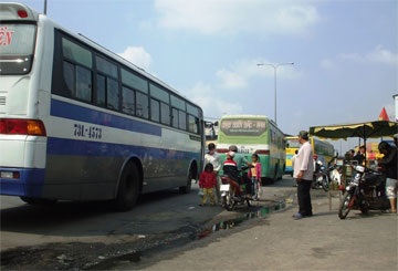 Xe dù vẫn tung hoành “chém” khách - 1 Xe dù vẫn tung hoành “chém” khách - 1