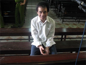Giả điên không thoát án chung thân - 1 Giả điên không thoát án chung thân - 1
