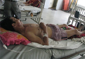 Cả gia đình bị 4 kẻ lạ truy sát - 1