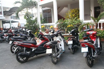 Bắt băng cướp xe chuyên dùng “hung khí” mũ bảo hiểm - 1 Bắt băng cướp xe chuyên dùng “hung khí” mũ bảo hiểm - 1