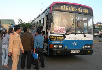 Liên tục bắt “xe nhồi” hành khách - 1 Liên tục bắt “xe nhồi” hành khách - 1