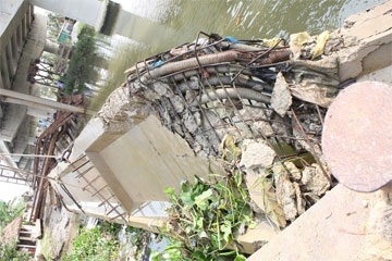 Trục vớt thành công dầm cầu chợ Đệm bị gãy - 2 Trục vớt thành công dầm cầu chợ Đệm bị gãy - 2