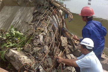 Trục vớt thành công dầm cầu chợ Đệm bị gãy - 4 Trục vớt thành công dầm cầu chợ Đệm bị gãy - 4