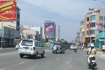 Tăng tốc thi công con đường “cửa ngõ quốc tế” - 1 Tăng tốc thi công con đường “cửa ngõ quốc tế” - 1