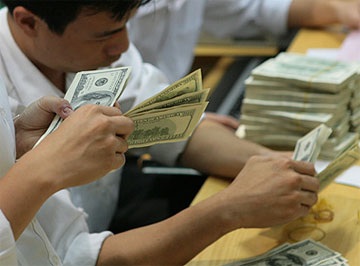 USD giảm còn 17.690 VND, vàng đứng giá - 1 USD giảm còn 17.690 VND, vàng đứng giá - 1