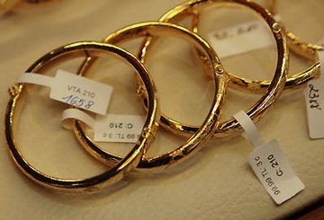 Vàng mất mốc 2,6 triệu đồng/chỉ, giao dịch sôi động - 1 Vàng mất mốc 2,6 triệu đồng/chỉ, giao dịch sôi động - 1