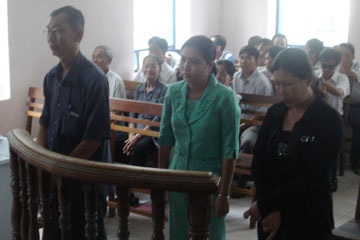 Nguyên hiệu trưởng lĩnh 6 năm tù vì tham ô - 1 Nguyên hiệu trưởng lĩnh 6 năm tù vì tham ô - 1