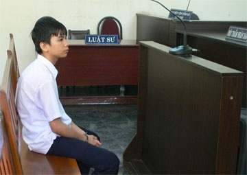 Đâm chết bạn cùng lớp, học sinh THCS lĩnh án tù - 1