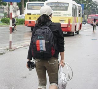 Lác đác sinh viên “ống thấp ống cao” đến trường - 8 Lác đác sinh viên “ống thấp ống cao” đến trường - 8