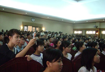 Khi tình yêu rộng hơn thế giới - 2 Khi tình yêu rộng hơn thế giới - 2
