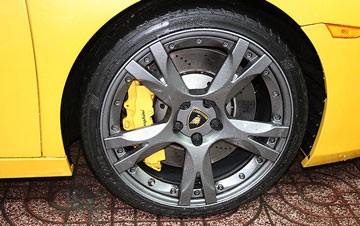 Sài Gòn: đỉnh điểm của “bão” siêu xe! - 1 Sài Gòn: đỉnh điểm của “bão” siêu xe! - 1