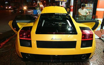 Sài Gòn: đỉnh điểm của “bão” siêu xe! - 5 Sài Gòn: đỉnh điểm của “bão” siêu xe! - 5