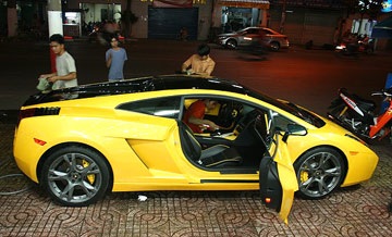 Sài Gòn: đỉnh điểm của “bão” siêu xe! - 4 Sài Gòn: đỉnh điểm của “bão” siêu xe! - 4