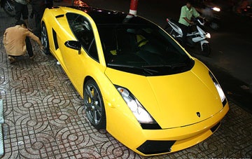 Sài Gòn: đỉnh điểm của “bão” siêu xe! - 3 Sài Gòn: đỉnh điểm của “bão” siêu xe! - 3