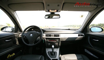 BMW 320i: “Vé vớt” vào xe hạng sang! - 4