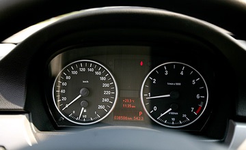 BMW 320i: “Vé vớt” vào xe hạng sang! - 5 BMW 320i: “Vé vớt” vào xe hạng sang! - 5
