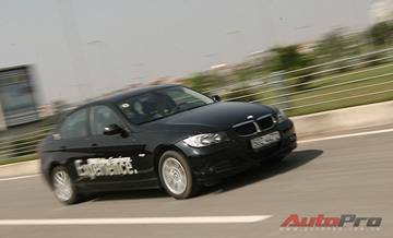 BMW 320i: “Vé vớt” vào xe hạng sang! - 8