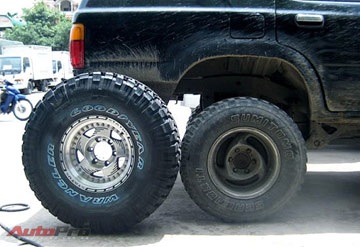 Xem chiếc xe mơ ước của người Hà Thành mùa lụt! - 19