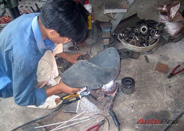 Xem chiếc xe mơ ước của người Hà Thành mùa lụt! - 10