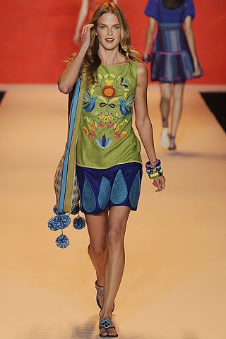 BST bay bổng của Anna Sui - 20