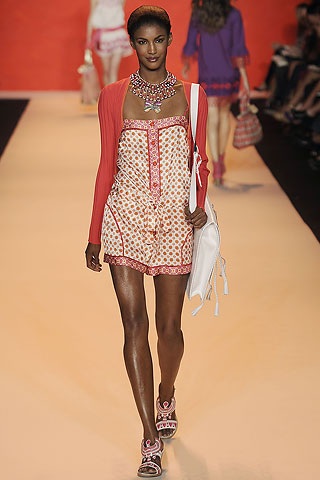 BST bay bổng của Anna Sui - 14