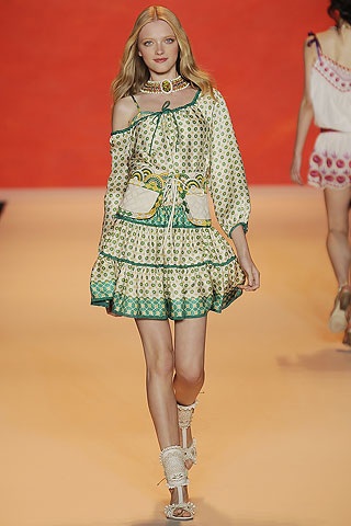 BST bay bổng của Anna Sui - 13