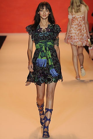 BST bay bổng của Anna Sui - 8