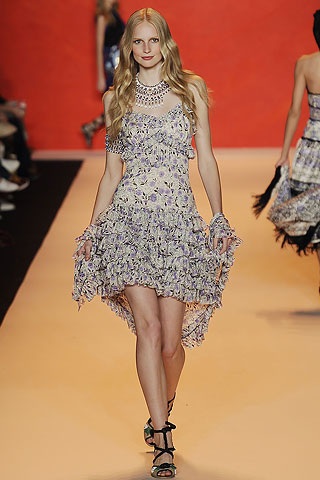 BST bay bổng của Anna Sui - 4