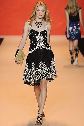 BST bay bổng của Anna Sui - 9