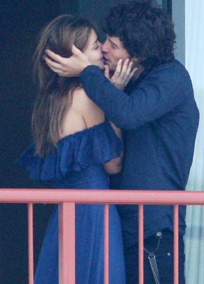 Orlando Bloom - Miranda Kerr tình tự bên ban công - 1 Orlando Bloom - Miranda Kerr tình tự bên ban công - 1