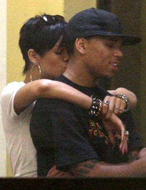 Chris Brown hối hận vì vụ hành hung bạn gái - 1 Chris Brown hối hận vì vụ hành hung bạn gái - 1