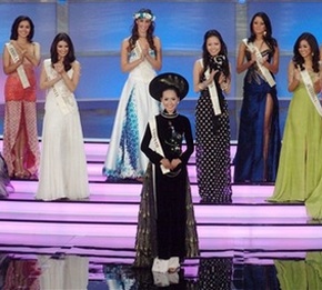 Hoa hậu Séc đăng quang Hoa hậu thế giới 2006 - 1