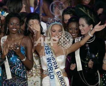 Hoa hậu Séc đăng quang Hoa hậu thế giới 2006 - 10