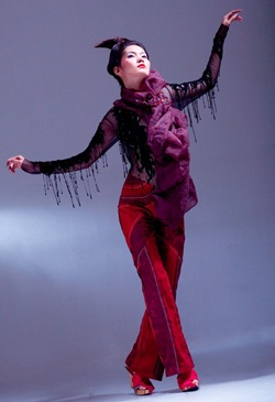 Sắc đỏ của “Khúc luân vũ mùa đông” - 9 Sắc đỏ của “Khúc luân vũ mùa đông” - 9