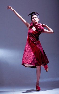 Sắc đỏ của “Khúc luân vũ mùa đông” - 7 Sắc đỏ của “Khúc luân vũ mùa đông” - 7