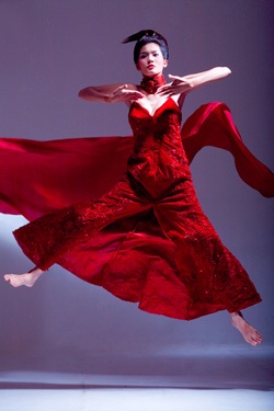 Sắc đỏ của “Khúc luân vũ mùa đông” - 2 Sắc đỏ của “Khúc luân vũ mùa đông” - 2