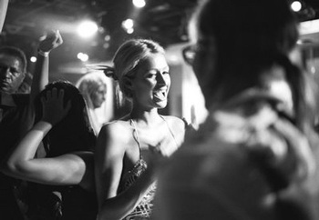Paris Hilton phủ nhận quan hệ với Travis Barker - 2 Paris Hilton phủ nhận quan hệ với Travis Barker - 2
