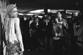 Paris Hilton phủ nhận quan hệ với Travis Barker - 1 Paris Hilton phủ nhận quan hệ với Travis Barker - 1