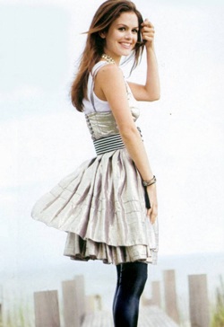 Rachel Bilson: “Đóng cảnh nhạy cảm thật kinh khủng!” - 1