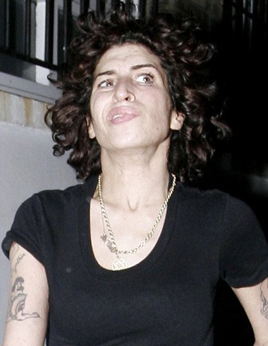 Amy Winehouse lại say xỉn - 4 Amy Winehouse lại say xỉn - 4