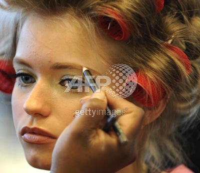 Hậu trường thú vị trong show diễn của Victoria's Secret  - 16